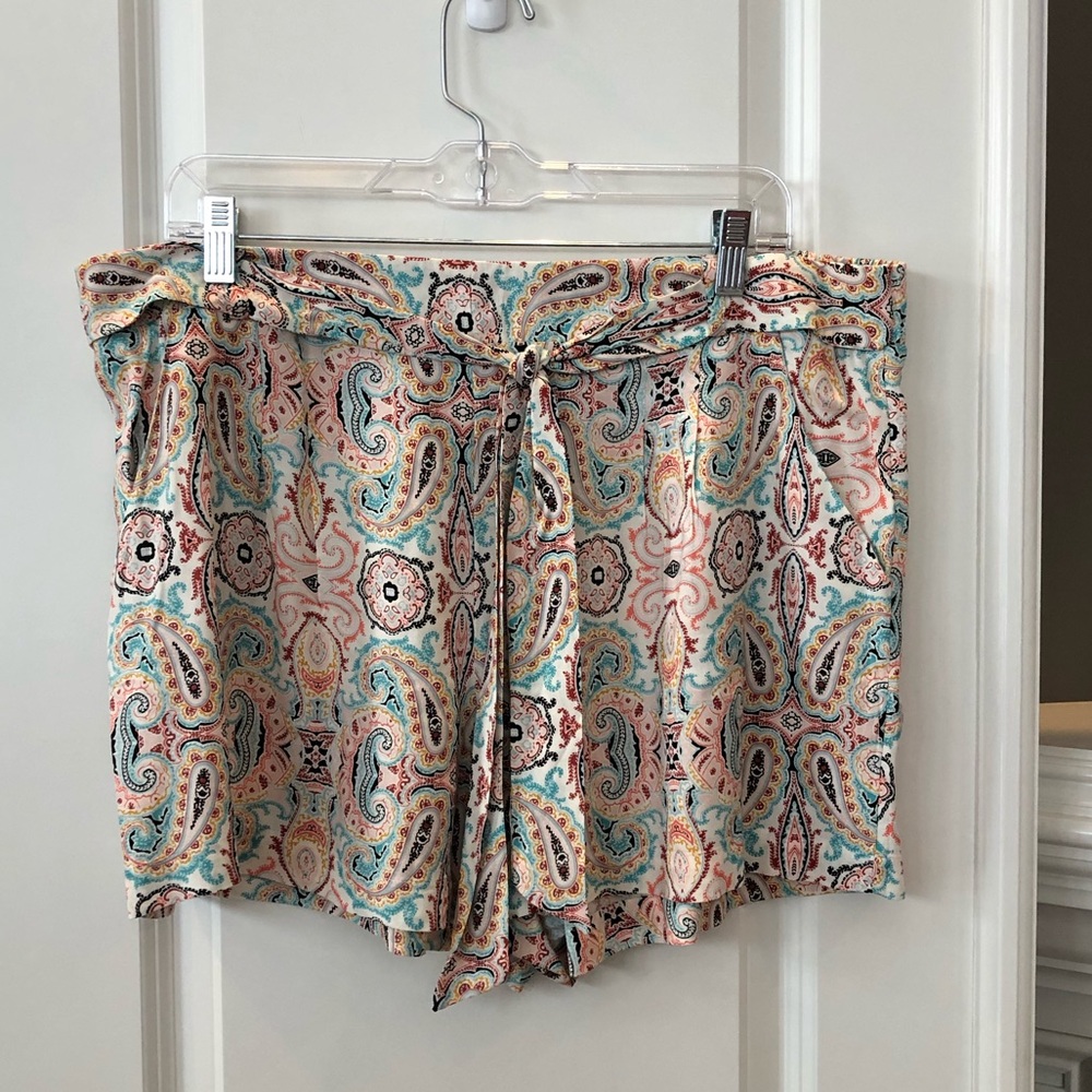 NWOT Woman’s Dressy Short with belt.